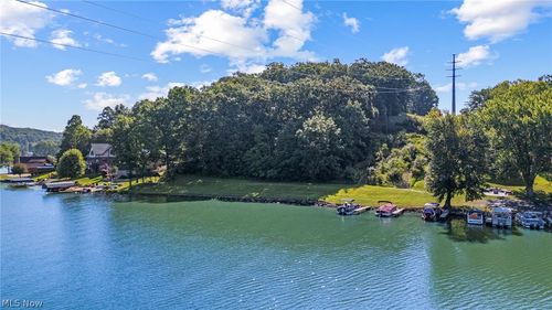 490 E Mohawk Dr, Malvern, OH, 44644-9507 | Card Image