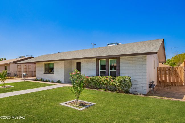 Front of Home | Image 7
