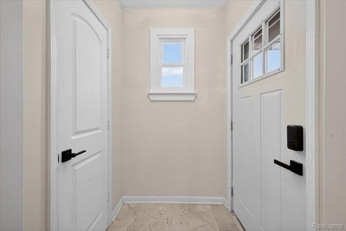 11684 Sussex St, Detroit, MI, 48227-2028 | Card Image