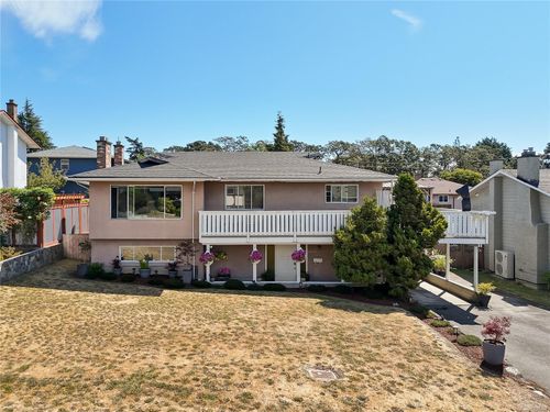 3273 Megaw Pl, Saanich, BC, V8P5J7 | Card Image