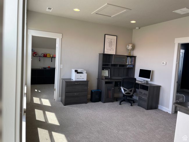 Bonus room between two upstairs bedrooms | Image 53
