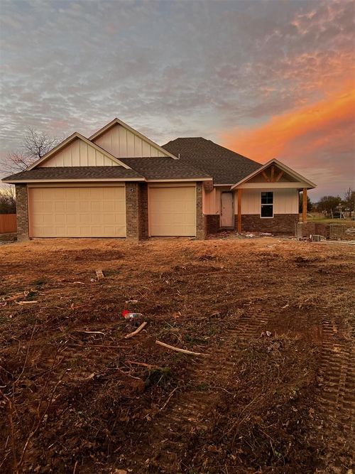 319 Cross Creek Cir, Ardmore, OK, 73401-7734 | Card Image