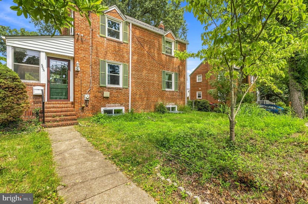 Residential in COLLEGE PARK