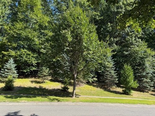 25 Pembroke Ter, East Longmeadow, MA, 01028-3184 | Card Image