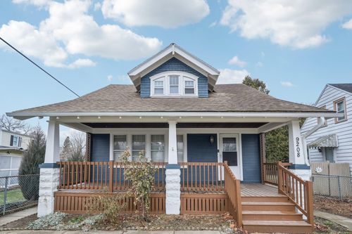 9208 W Swan Cir, Milwaukee, WI, 53225-2721 | Card Image