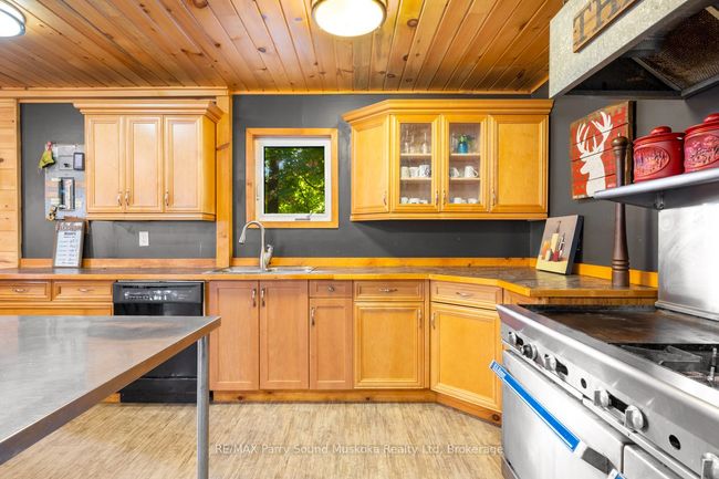1099 Bunny Trail, House other with 6 bedrooms, 2 bathrooms and 10 parking in Dunchurch ON | Image 34
