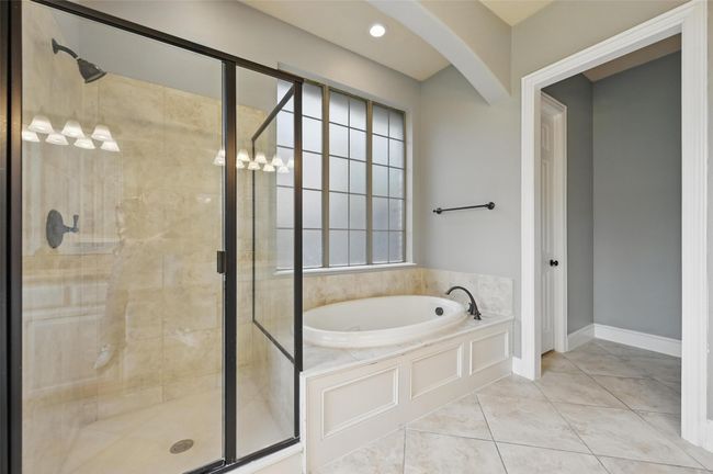1ST FLOOR PRIMARY BATHROOM | Image 30