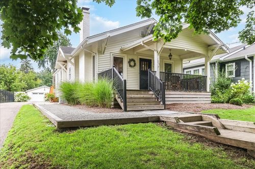 225 Coolidge Ave, Barrington, IL, 60010-4211 | Card Image