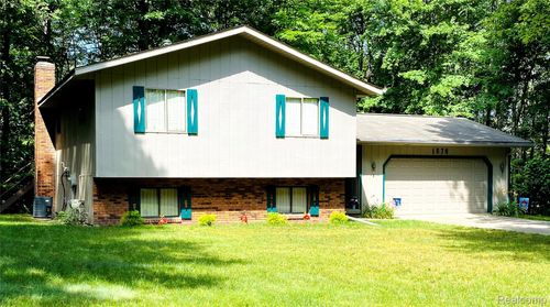 1576 Pine Knoll Ln, Caro, MI, 48723-9529 | Card Image