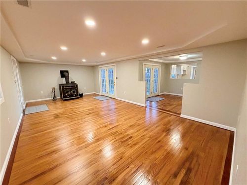 634 N Oak St, Iola, KS, 66749-2445 | Card Image