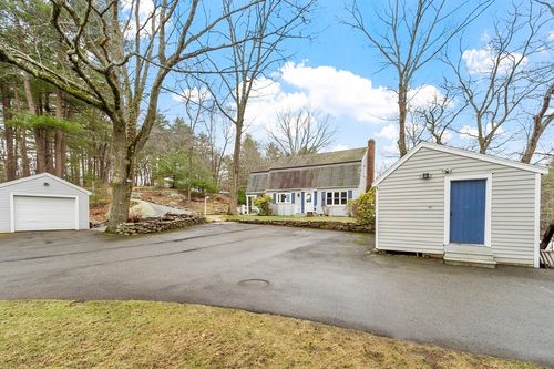 125 Eastern Ave, Essex, MA, 01929-1330 | Card Image