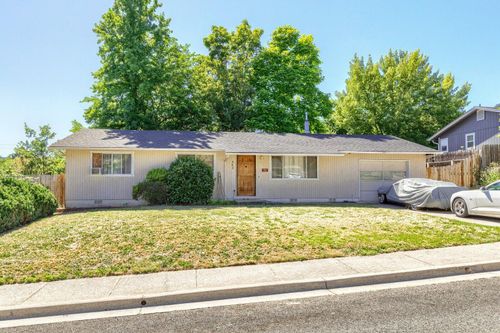 402 Placer St, Rogue River, OR, 97537-9516 | Card Image