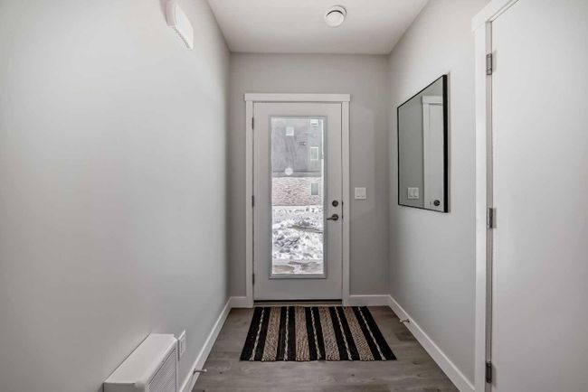 408 Shawnee Square Sw, Home with 3 bedrooms, 2 bathrooms and 3 parking in Calgary AB | Image 2