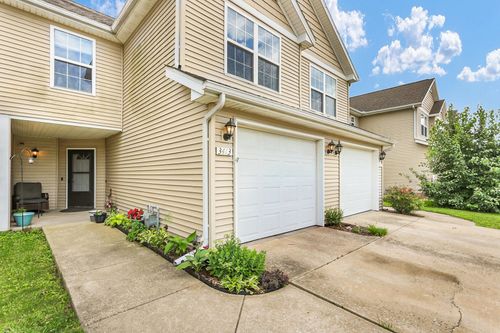 3413 Stoneway Ct, Champaign, IL, 61822-2406 | Card Image