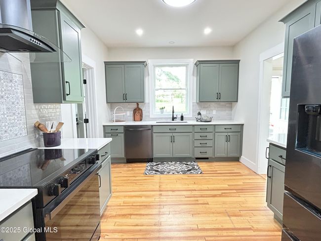 Chef's Kitchen with High End Samsung Appliances | Image 20