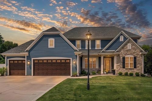 W273N2473 Arlington Drive, Pewaukee, WI, 53072 | Card Image