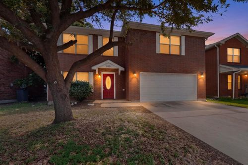 1001 Vicksburg Dr, Ennis, TX, 75119-7357 | Card Image