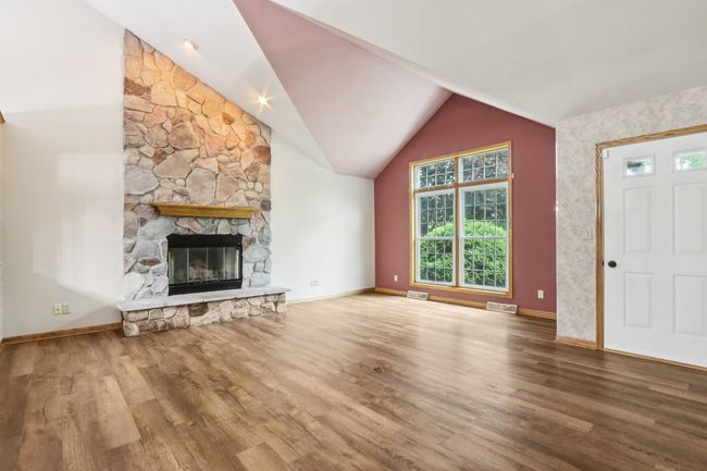 N61W14730 Woodcrest Ct, House other with 3 bedrooms, 3 bathrooms and 2 parking in Menomonee Falls WI | Image 5