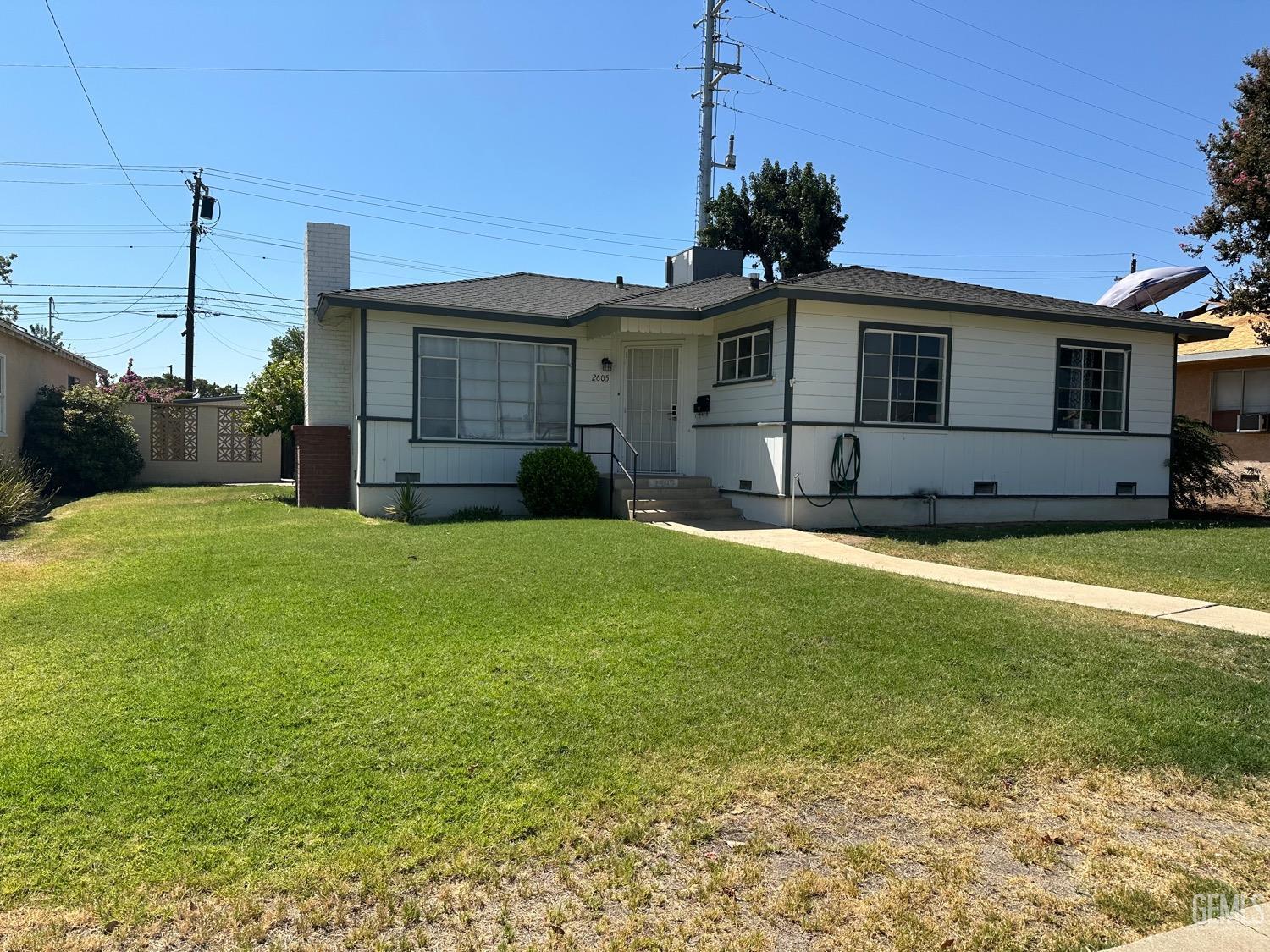 Manor St, Bakersfield, CA 93308
