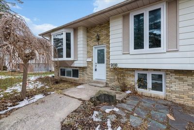 MAIN - 208 Pine Dr, House other with 3 bedrooms, 1 bathrooms and 2 parking in Barrie ON | Image 2