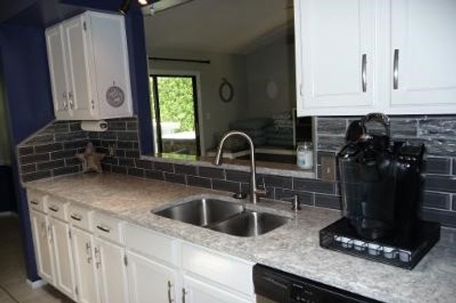 422 Avocado Ave, House other with 3 bedrooms, 2 bathrooms and null parking in SEBASTIAN FL | Image 8