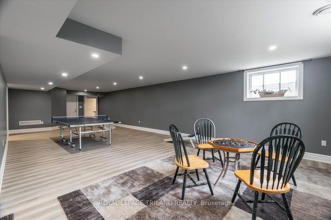 9416 Hickory Dr, House other with 3 bedrooms, 4 bathrooms and 10 parking in Strathroy ON | Image 26