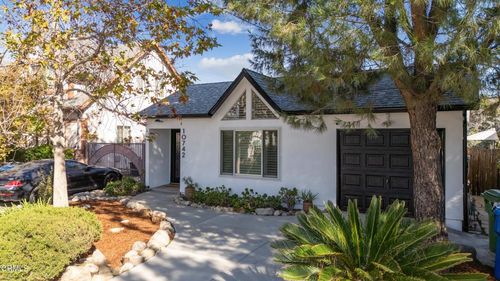 10742 Sharon Ave, Sunland, CA, 91040-1732 | Card Image