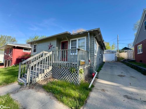 606 Chicago St, Audubon, IA, 50025-1371 | Card Image