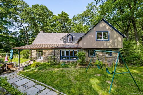 4 N Ledge Loop, Croton-On-Hudson, NY, 10520-2204 | Card Image