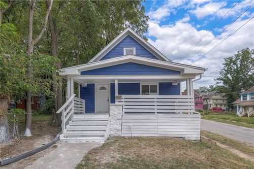 3237 Park Ave, Kansas City, MO, 64109-2169 | Card Image