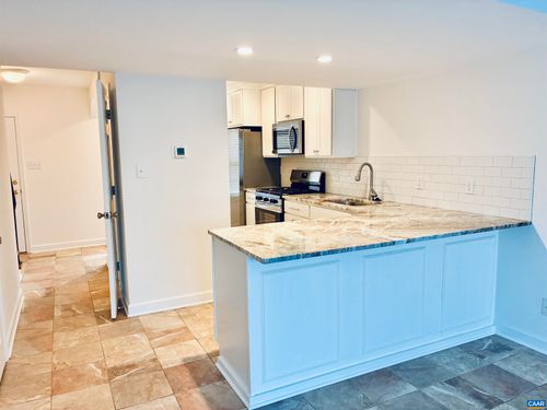 6-210 Saponi Ln, CHARLOTTESVILLE, VA, 22901-2393 | Card Image