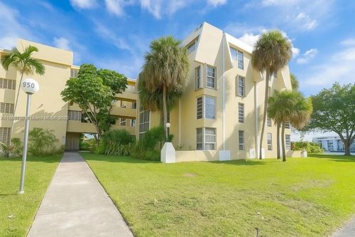 apt-101-950 Ne 199th St, Miami, FL, 33179-3024 | Card Image