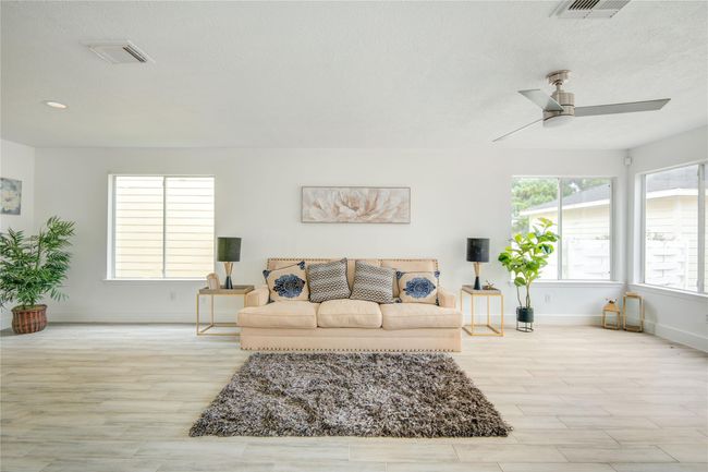 10023 Farrell Dr, House other with 4 bedrooms, 3 bathrooms and 2 parking in Houston TX | Image 5
