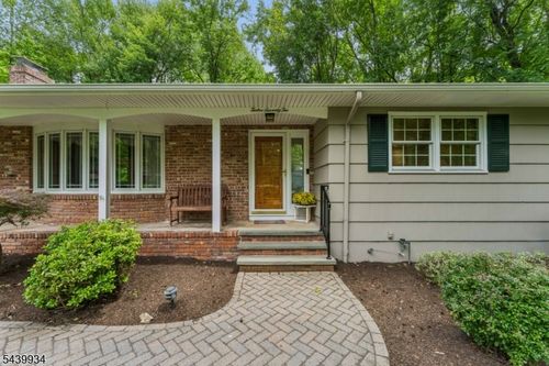 1272 Sleepy Hollow Ln, Scotch Plains, NJ, 07076-2230 | Card Image