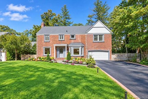 18 Pond Park Rd, Great Neck, NY, 11023-2012 | Card Image
