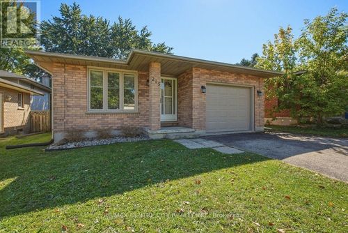 215 Walmer Grove, London, ON, N6G4G8 | Card Image