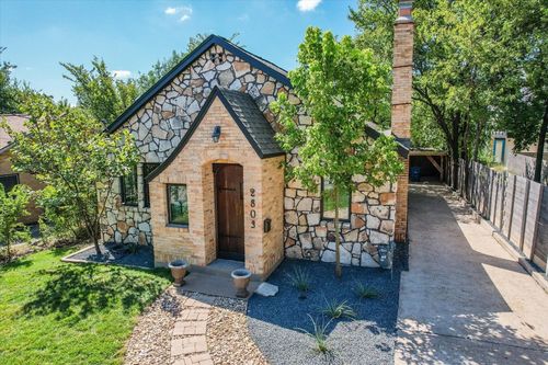 2803 E 22nd St, Austin, TX, 78722-1703 | Card Image