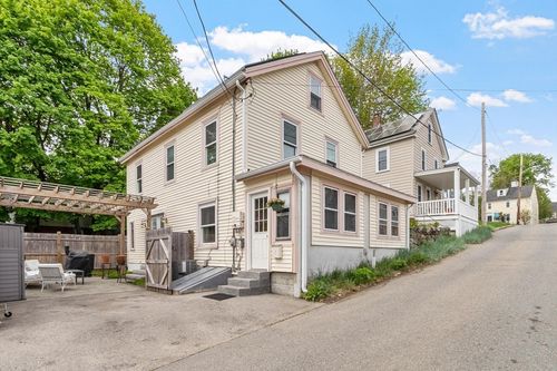 1 Union St, Amesbury, MA, 01913-2415 | Card Image
