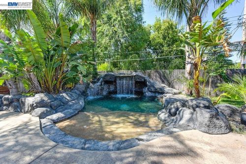 8545 Hilton Way, Fair Oaks, CA, 95628-2911 | Card Image