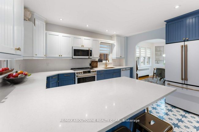 1 College St, House other with 4 bedrooms, 3 bathrooms and 2 parking in Kingston ON | Image 6
