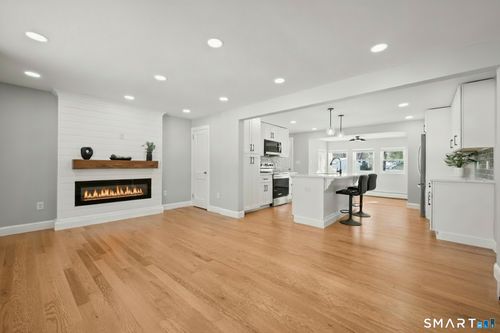 42 Keene Pl, Unionville, CT, 06085-1428 | Card Image