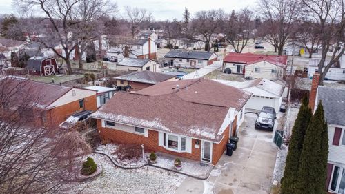 8268 Doncaster Dr, Sterling Heights, MI, 48312-1100 | Card Image