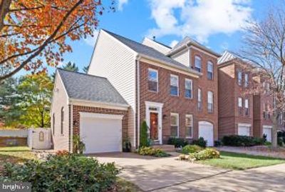 12056 Edgemere Circle, Townhouse with 3 bedrooms, 3 bathrooms and null parking in RESTON VA | Image 2