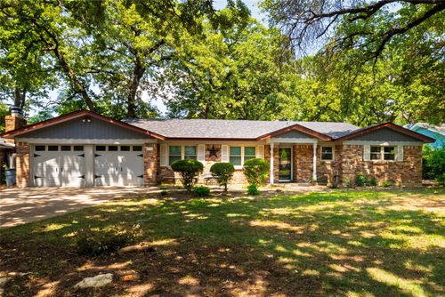 637 Post Oak Dr, Hurst, TX, 76053-6515 | Card Image