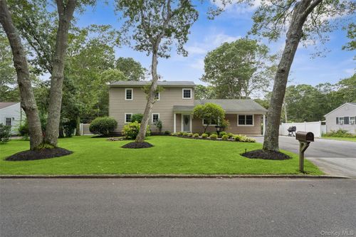 28 Trainor Ave, Center Moriches, NY, 11934-1405 | Card Image