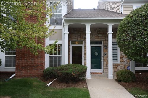 4576 Berkshire Dr, Sterling Heights, MI, 48314-1205 | Card Image