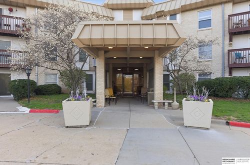 385c-4000 S 56th St, Lincoln, NE, 68506-5194 | Card Image