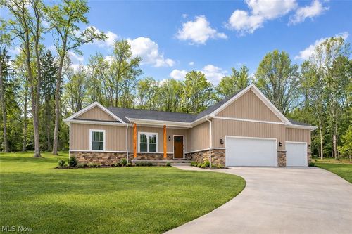 8421 Wadsworth Rd, Wadsworth, OH, 44281-9235 | Card Image