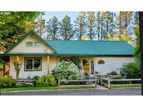 3201 N 4th St, La Grande, OR, 97850-2726 | Card Image
