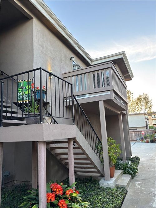 16971 Hoskins Ln, Huntington Beach, CA, 92649-3924 | Card Image